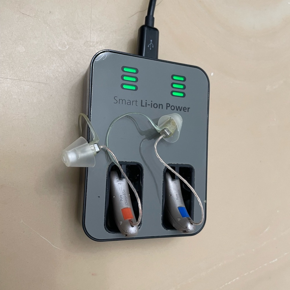 Signia Pure Charge and Go hearing aids with Smart Li-ion Power Charger
